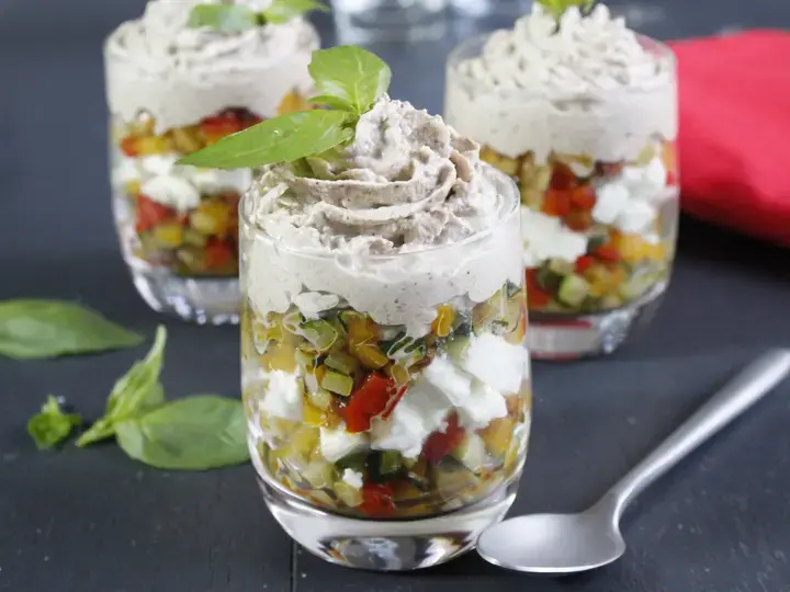 Verrines poivron feta olives