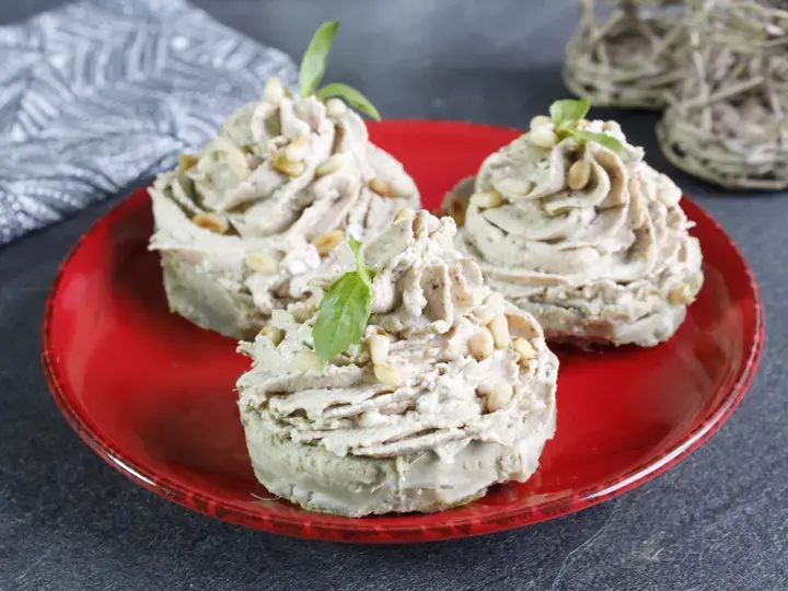 Artichauts, fromage frais et olives