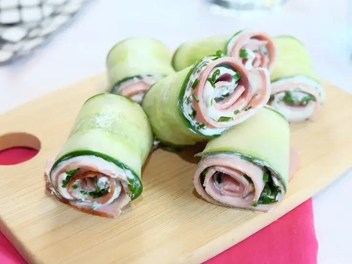 Rouleaux de concombre au jambon et fromage frais