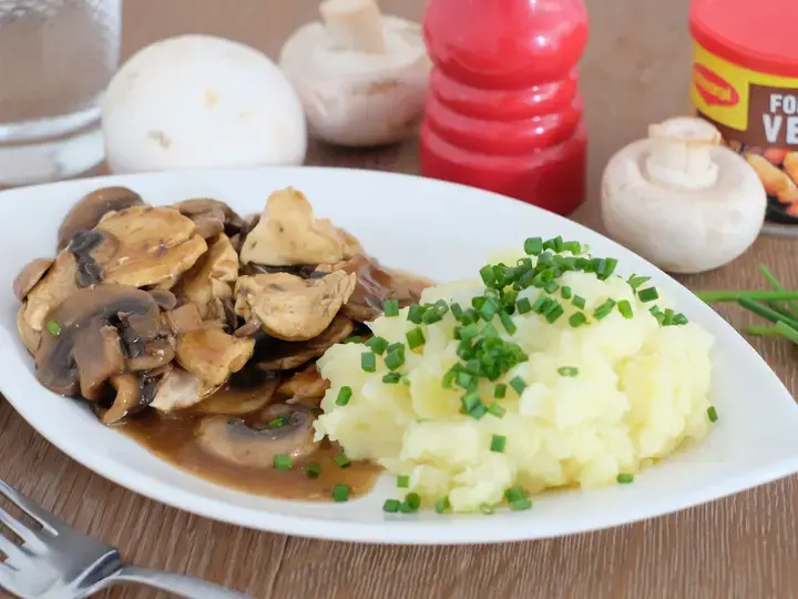 Poulet aux champignons et écrasée de pomme de terre