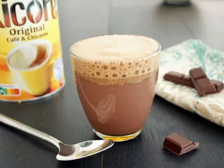 Chocolat chaud à la vanille avec mousse RICORÉ® Original, Café &amp; Chicorée
