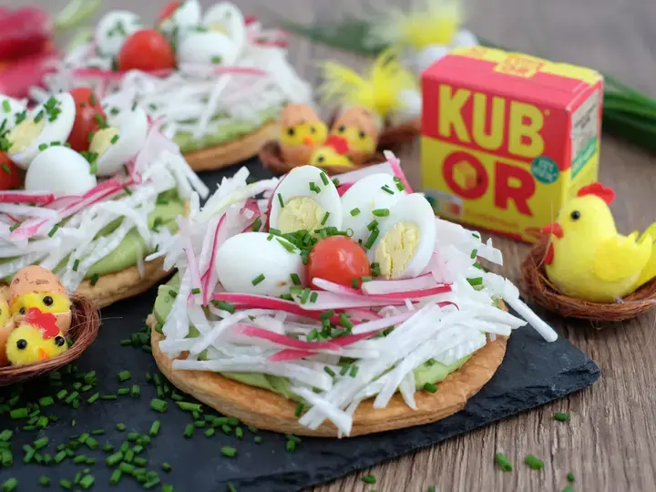 Tartelettes de Pâques guacamole duo de radis et oeuf de caille