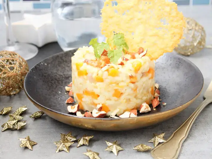 Risotto aux girolles et butternut, tuile au parmesan