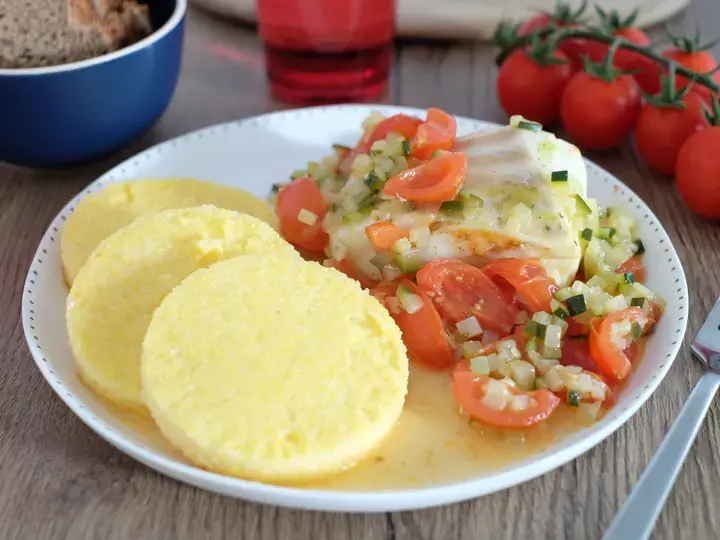 Cabillaud aux légumes et galettes de polenta