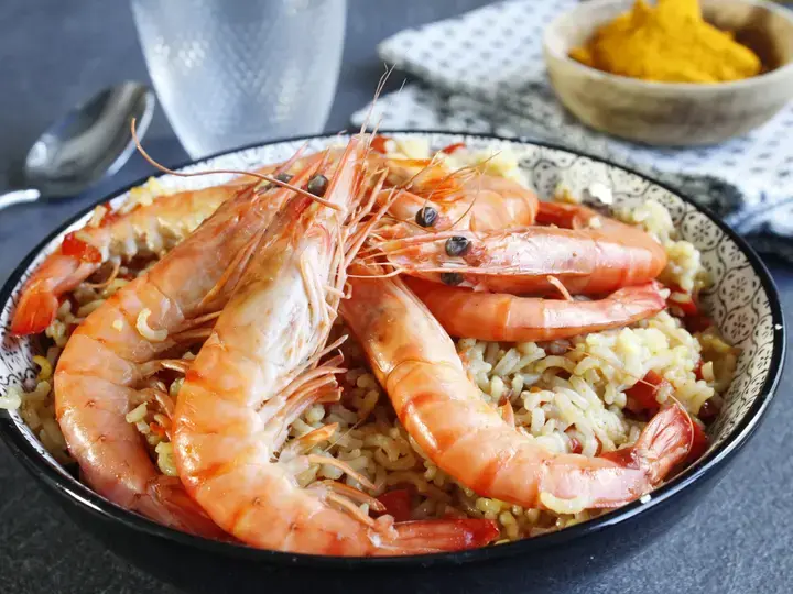 Riz sauté curry crevettes et poivrons