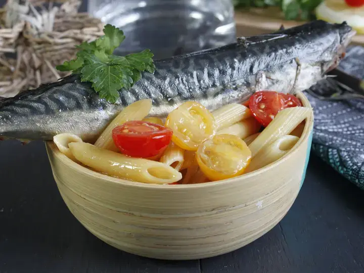 Penne aux maquereaux, tomates bicolores