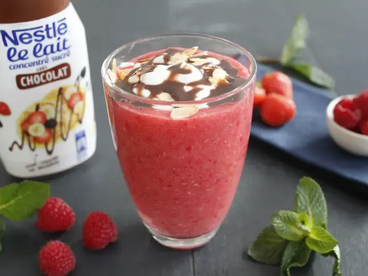 Smoothie fraise framboise fromage blanc sauce choco