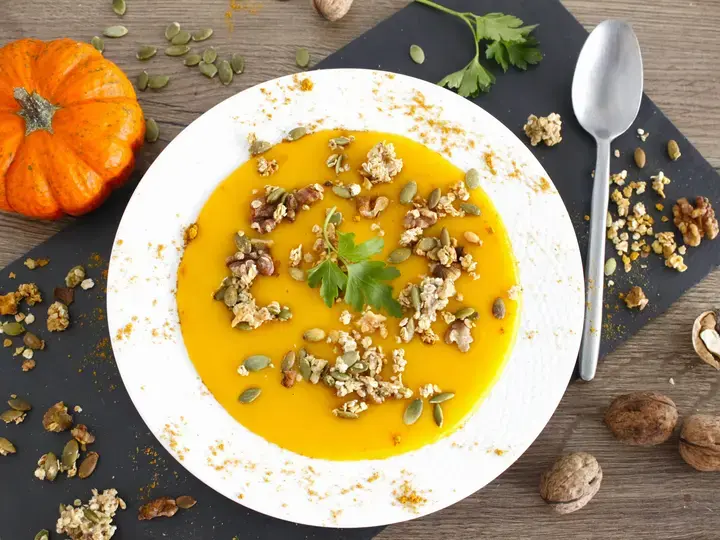 Velouté de potiron et granola salé