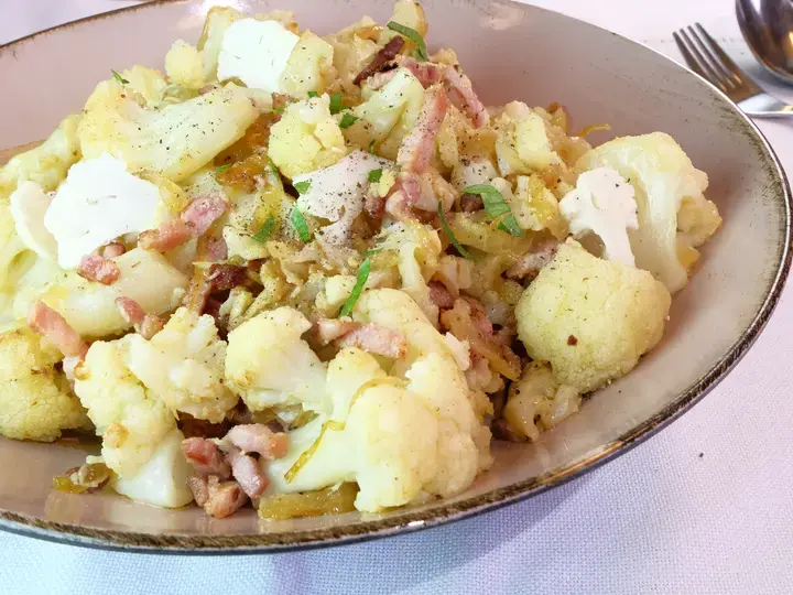 this media has been downloaded from content hub 202825074