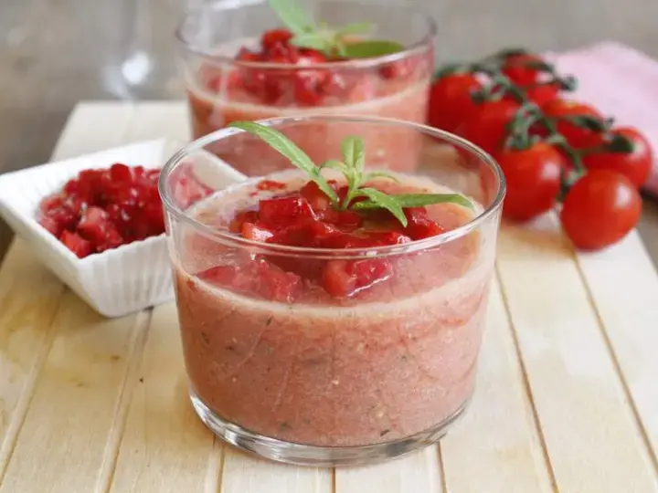 Soupe froide tomates, fraises au vinaigre balsamique