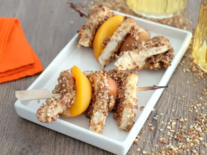 Brochettes de fruits jaunesau pain perdu praliné