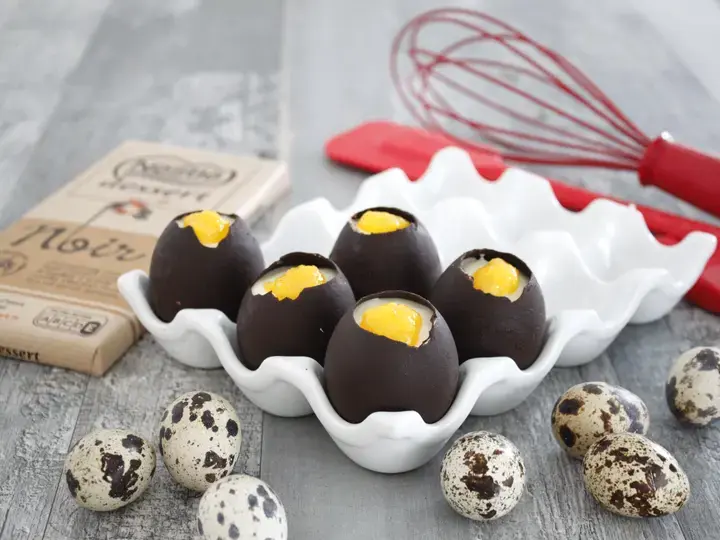 Oeuf coque en chocolat et abricot