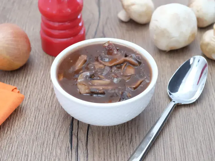 Sauce aux champignons et vin rouge