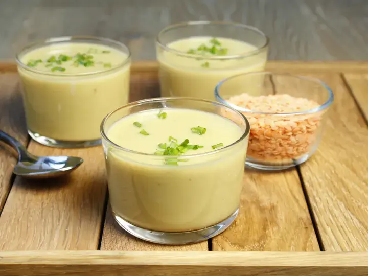 Velouté de lentilles corail, échalotes ciboulette