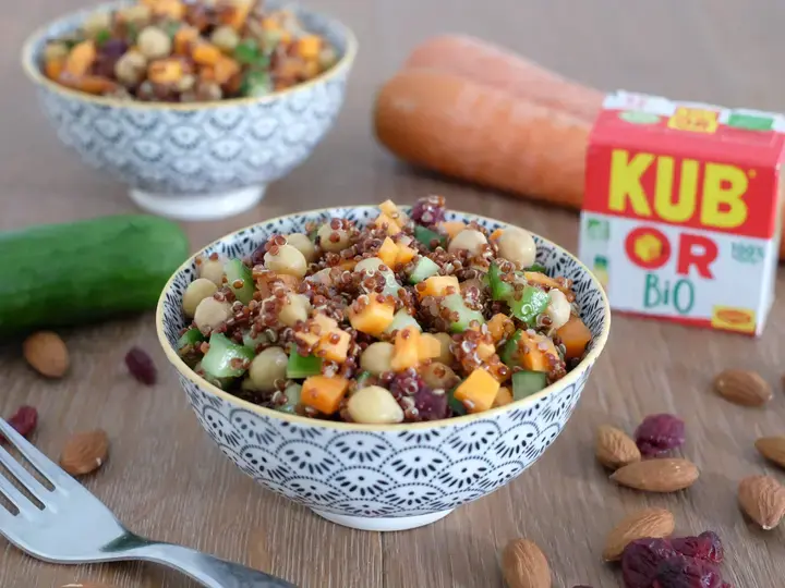 Salade pois chiches quinoa cranberries aux légumes croquants