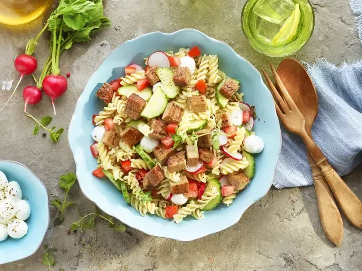 Salade de pâtes et steak Soja et blé