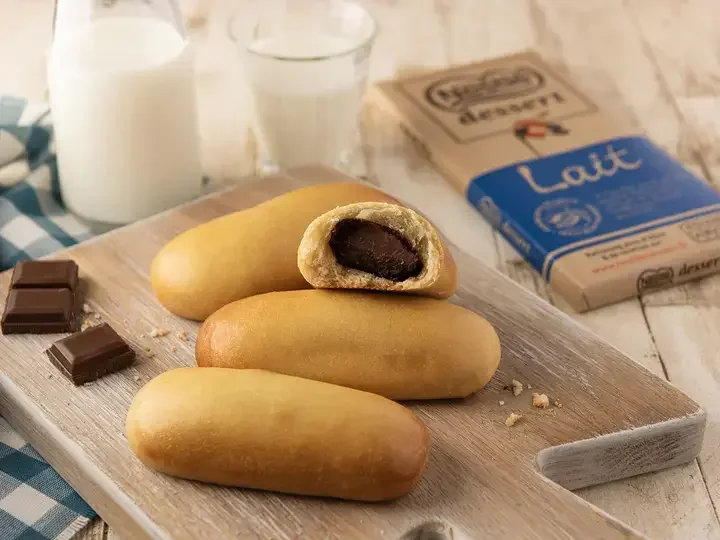 Pain au lait avec barre de chocolat au lait