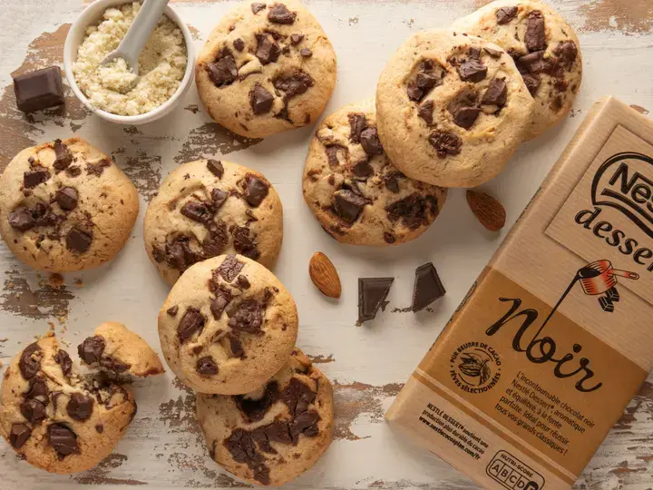 Cookie à la poudre d’amandes et aux pépites de chocolat noir