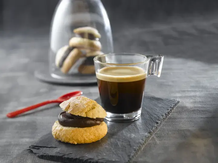 Amaretti et ganache au chocolat corsé