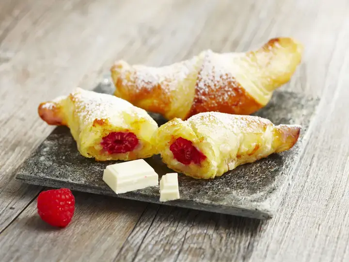 Croissants feuilletés framboises chocolat blanc