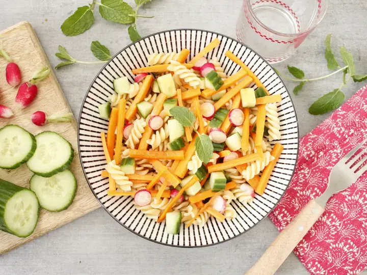 Salade de pâtes aux légumes croquants