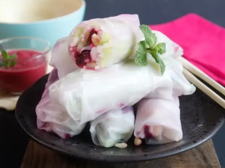 Rouleaux de printemps concombre et betterave