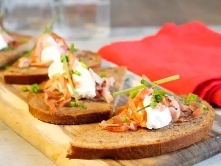 Tartine chèvre bacon