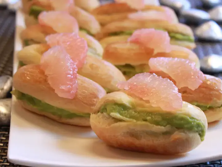 Eclairs asperges avocat et pamplemousse