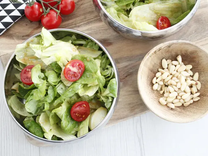 Salade verte vinaigrette à l'ail et moutarde