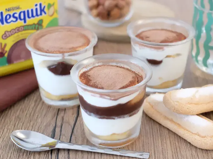 Fromage blanc façon tiramisu sauce Nesquik choco nutty