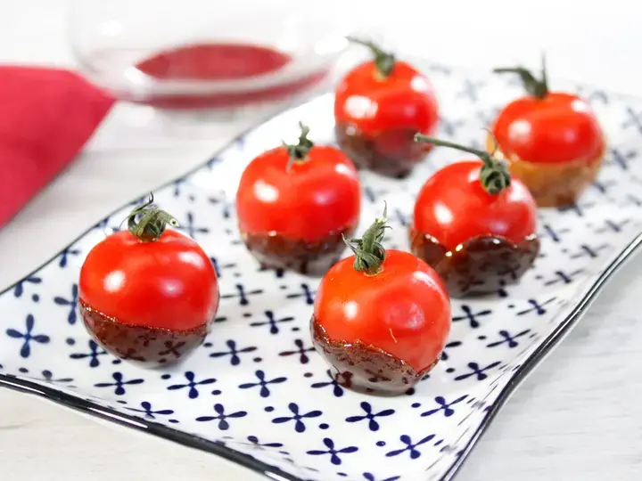 Petites tomates d'amour au caramel épicé