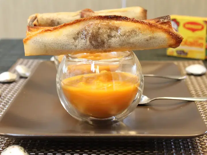 Velouté de potiron, nems de canard confit aux figues