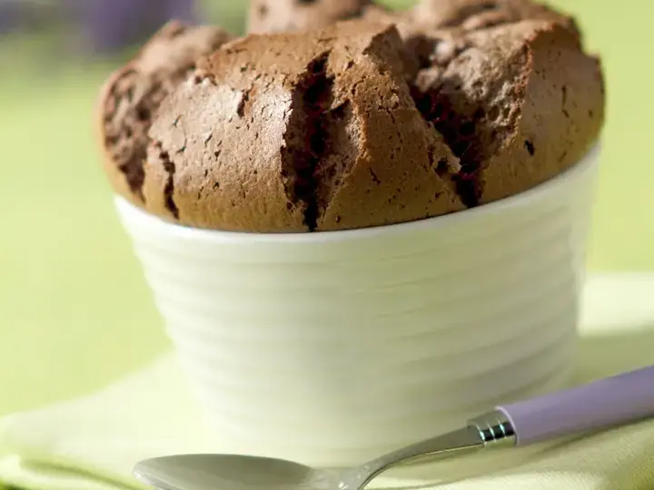 Souffles au chocolat au lait et pepites de chocolat