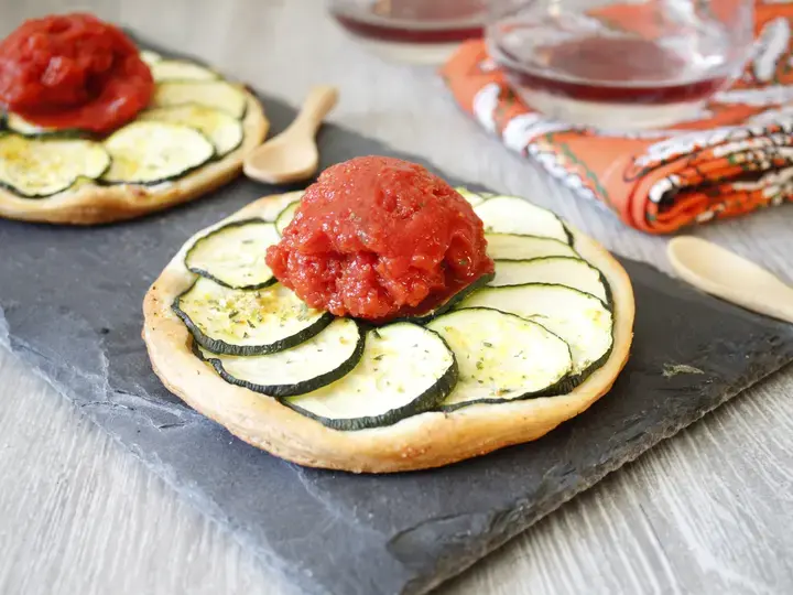 Tartelettes fines aux courgettes et granité de tomates