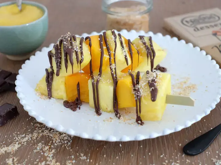Brochettes de fruits et sauce au chocolat