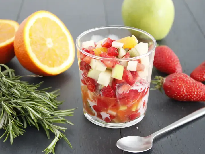 Minestrone de fruits frais au romarin