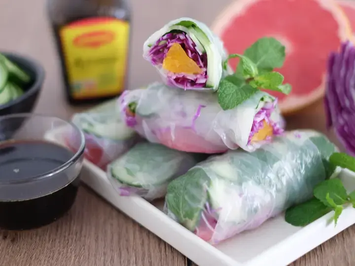 Rouleaux de printemps au chou rouge et agrumes