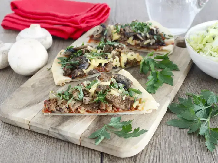 Pizza aux champignons et Classique Garden Gourmet vegan