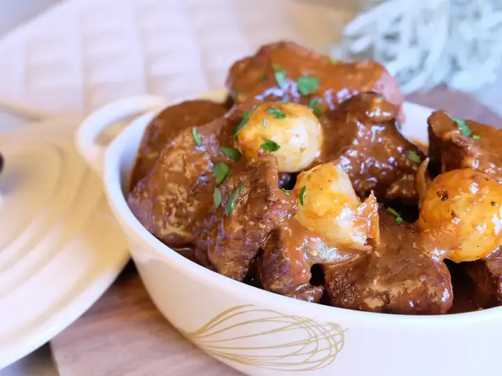 Stifado, bourguignon à la grecque