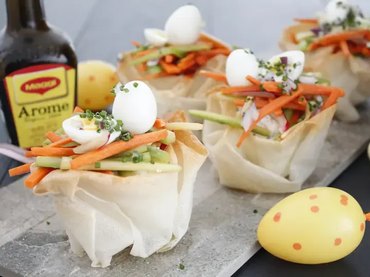 Nids croustillants au chèvre frais et légumes