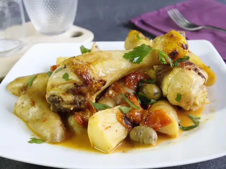 Poulet aux tomates et olives