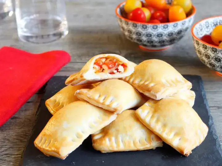 Mini chaussons à la Grecque au poivron et féta