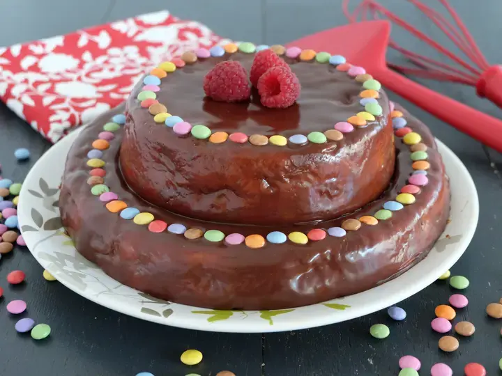 Gâteau de fête chocolat caramel Smarties