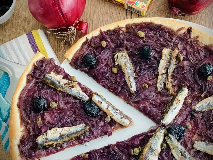 Pissaladière aux oignons confits au miel