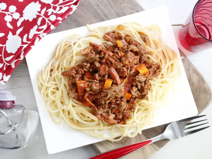 Spaghetti bolognaise et petits lardons
