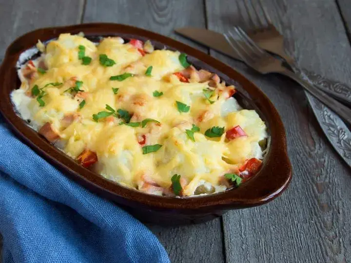 Gratin de pommes de terre et chou fleur au jambon et mimolette