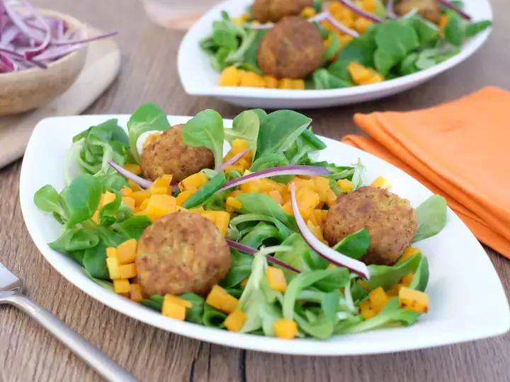Salade de mache butternut confit et falafels