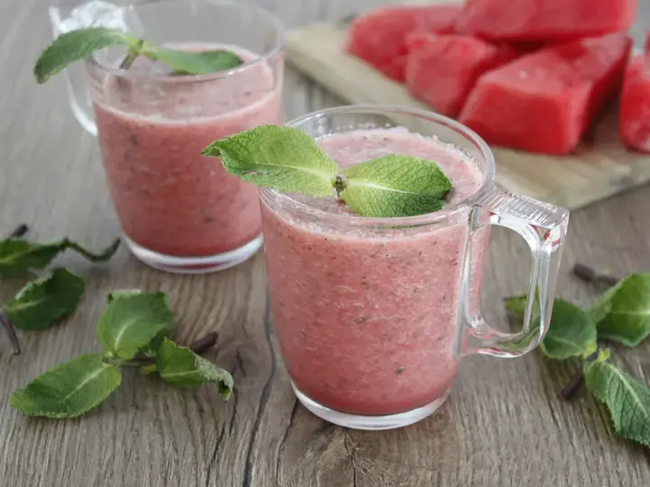 Smoothie pastèque menthe au lait concentré