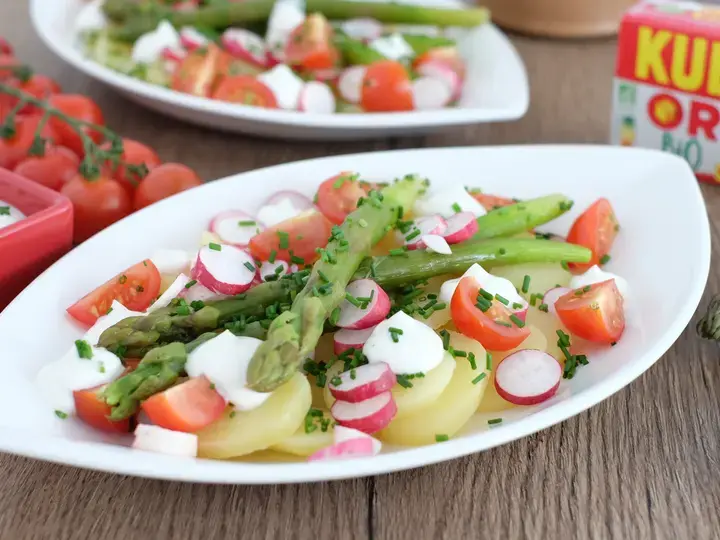 Salade complète pommes de terre, asperges, radis sauce yaourt au Kub or