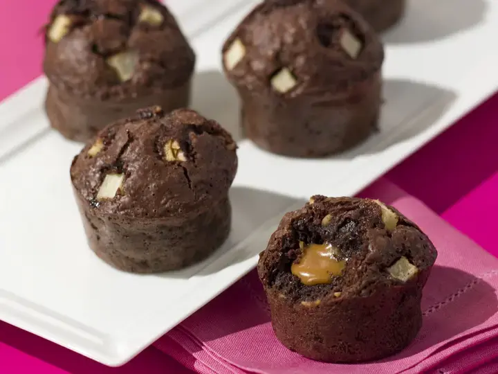 Muffins au chocolat, des de poire et caramel fondant